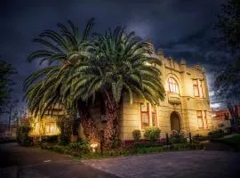 Toorak Manor Hotel