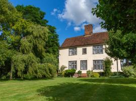 Pounce Hall -Stunning historic home in rural Essex, hotel en Saffron Walden