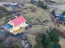 Red Robin - Vacation homes next to Svartifossur waterfall, vacation home in Tórshavn
