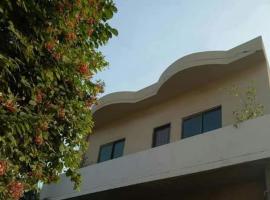 Family Guest House Lahore Near Airport, homestay sa Lahore