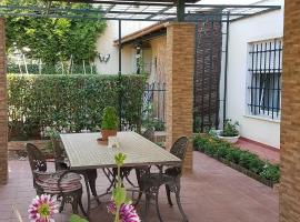Cheerful residential home with yard and BBQ, villa in Thessaloniki