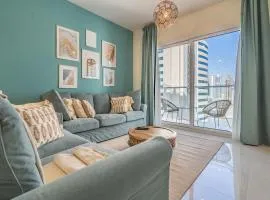 Stylish Waterfront Apartment With Views on Canal
