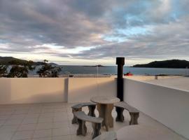 Apartamento Ilhas Moleques do Sul, hotel u blizini znamenitosti 'Plaža Sonho' u gradu 'Palhoça'