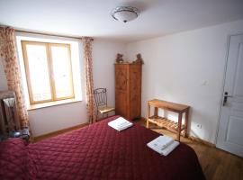 Room for two in a house of the XVII century - N2 Chez Jean Pierre, hotel in Villar-dʼArène