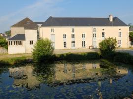 Gîte des Grands Moulins de Baugé โรงแรมใกล้ Bauge Golf Course ในBaugé-en-Anjou