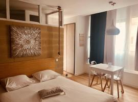 Suite 24 Appart'hôtel-3 étoiles、ル・クルーゾの格安ホテル