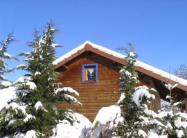 LES CHALETS DE LA VIGNE GRANDE, hotell i Saint-Floret