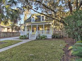 Charming Beaufort Home, Bike to Historic Dtwn, hotel di Beaufort