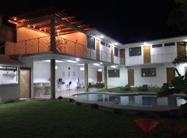 Hermosa y Amplia Casa en Pie de la Cuesta, hotel s bazénem v destinaci Coyuca