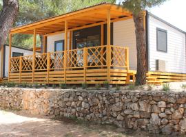 Mobile Homes Jezera, glamping site in Jezera