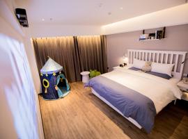 银座精宿酒店（济南莱芜旅发印象城凤城西大街店）, ξενοδοχείο σε Laiwu