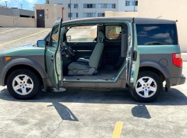 호놀룰루에 위치한 호텔 Honda Element 4 Seats with Canopy, Camp Gear or Beach Gear, Free Waikiki Parking book your own campsite around Oahu