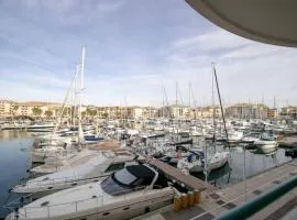 Apartment With Balcony And View On The Port