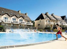 Résidence cap ocean port du Crouesty avec piscine, hotel v mestu Arzon