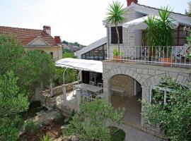 Holiday house in Tri Porte Potirna with sea view, terrace, air conditioning, WiFi 166-1, hotel v mestu Potirna
