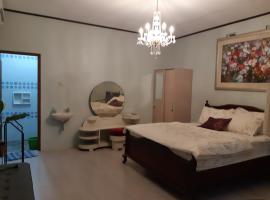 Diyan Padhang Homestay &Kedai Kopi Rempah, hotel en Godean