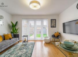 STYLISH 4 BED FAMILY HOME AT MADEJSKI, READING UNIVERSITY，雷丁的飯店