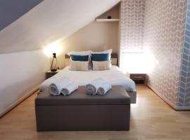 LE DUPLEX - Hyper centre - Gare - Wifi - Duplex, hotel di Annecy