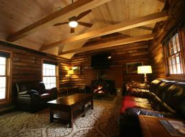 Sunapee Log Cabin - Ski, Kayak, and Relax!, loma-asunto kohteessa Sunapee