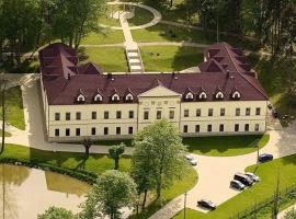 Zámek Kamenný Dvůr – hotel w mieście Kynšperk nad Ohří