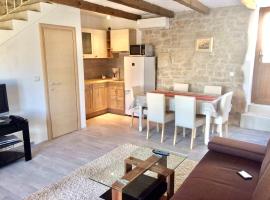 Charming old Istrian stone house, hotel in Marasi