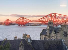 Forth Reflections Self Catering: Queensferry şehrinde bir otel