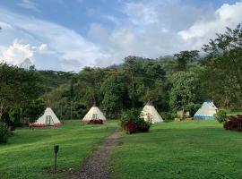 Bosque de Aventura & Glamping El Faro, luxury tent in La Mesa