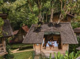 Roots Tree House, hotel in Uluwatu