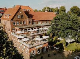 Hotel zur Treene، فندق مع موقف سيارات في Schwabstedt