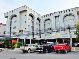 U-Thong Hotel, hotel near Wat Phra Si Rattana Mahathat, Phitsanulok