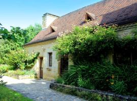 Maison de 4 chambres avec piscine partagee et jardin amenage a Saint Cybranet, huvila kohteessa Saint-Cybranet