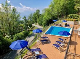 Residenza Ai Ronchi 3 4 7 8, hotel with pools in Maccagno Superiore