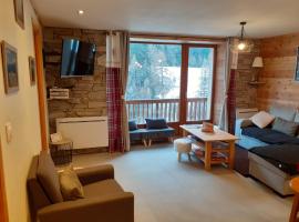 Appartement chaleureux avec wifi de 10 personnes à Val-Cenis, hotel near Grand Coin Ski LIft, Lanslebourg-Mont-Cenis