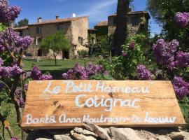 Domaine Le Petit Hameau, serviced apartment in Cotignac