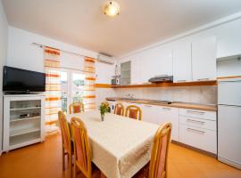 Apartments Rajska Plaza (129), hotel in Lopar