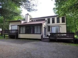 Perfect Getaway In The Poconos! (House #1) HotTub !! Gameroom!! WiFi !!