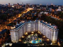 Шикарные апартаменты ЖК Печерск Плаза, Михаила Бойчука 17, 10 мин пешком м Звериницкая, hotel v Kyjevě