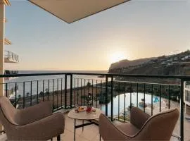 Infinity pool & Amazing Sunset Ocean View