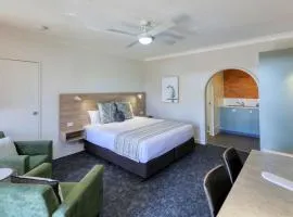 Hamilton Henry Parkes Motor Inn