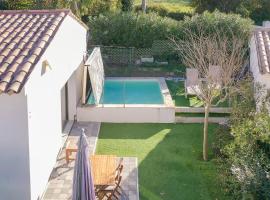 Bienêtre et détente pour cette maison avec spa au calme โรงแรมที่มีสปาในLa Roquette-sur-Siagne