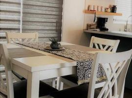 Lovely 1 Bedroom Apartment w/private Parking, cheap hotel in Ensenada