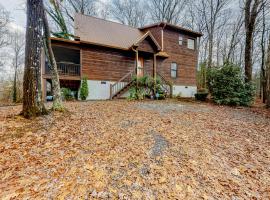 Hillcrest Hideaway, hotel with parking in Hiawassee