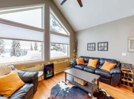 Snow Pines & Ice and Cozy: Big White şehrinde bir kayak merkezi