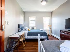 Best Home To Visit NYC-Subway Access, apartment in Newark
