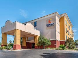 Comfort Inn & Suites, hotell i Clinton