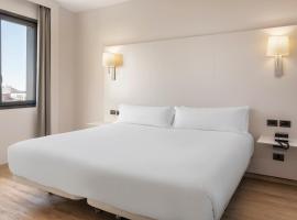 B&B HOTEL Elche, hotel in Elche