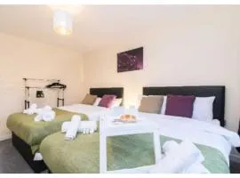 Sublime Stays Coventry- Jenner Pet Friendly Apartment with Parking
