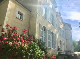 Chateau De Chicamour, hotel v destinaci Sury-aux-Bois