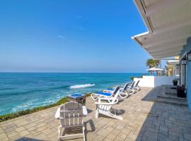 Oceanfront Villa with Private Beach Access, Remodeled Kitchen, semesterhus i Carlsbad
