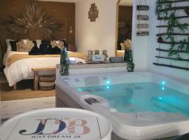 Suite & SPA Just Dream 28, hotel in Six-Fours-les-Plages